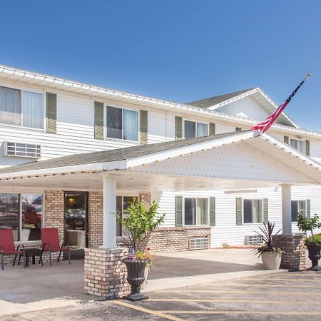 Super 8 By Wyndham Escanaba Dış mekan fotoğraf