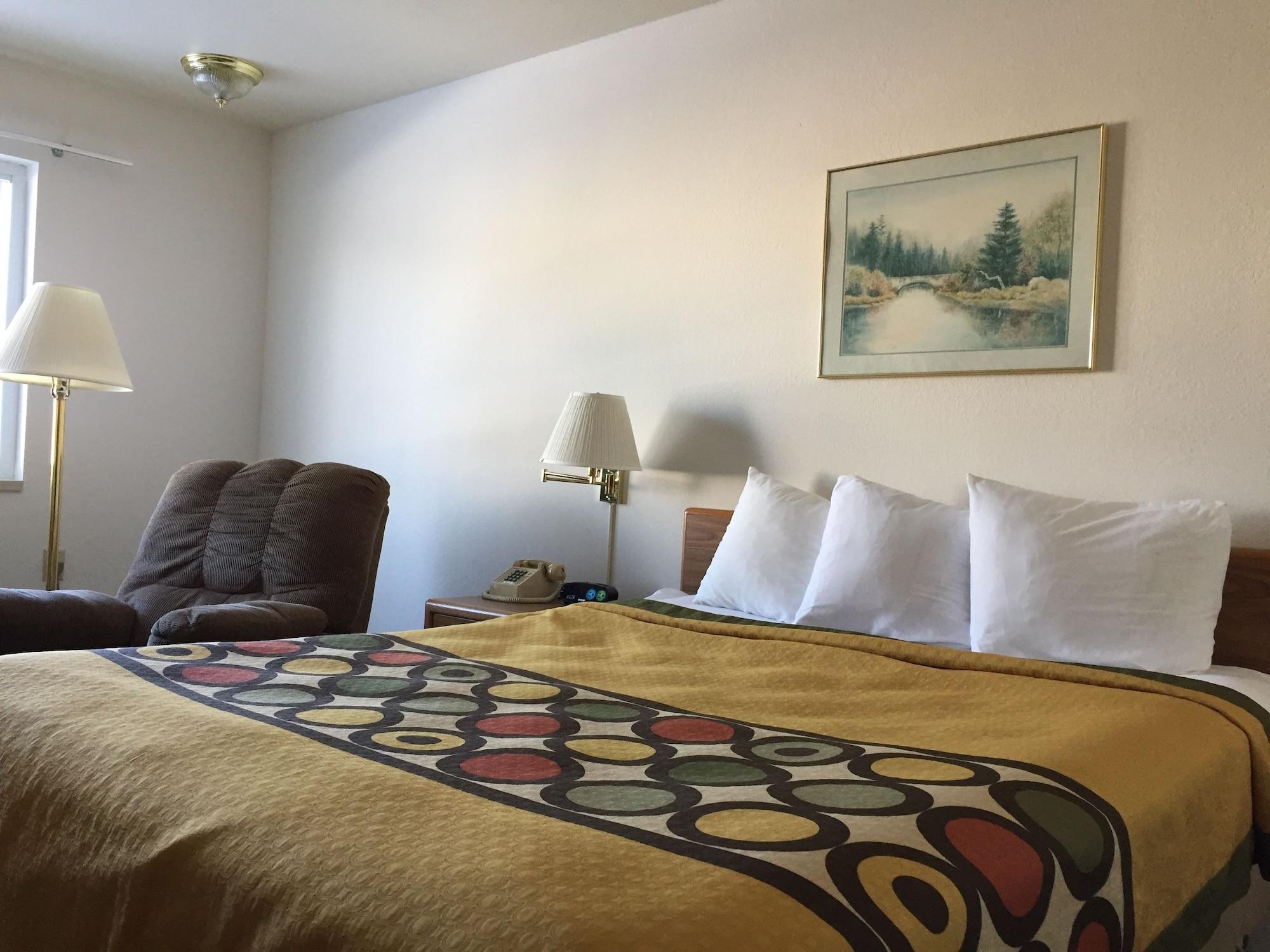Super 8 By Wyndham Escanaba Dış mekan fotoğraf