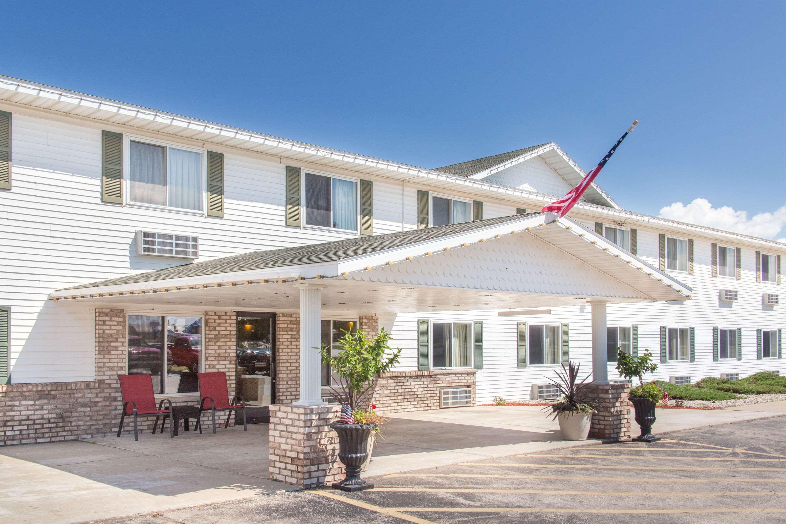 Super 8 By Wyndham Escanaba Dış mekan fotoğraf